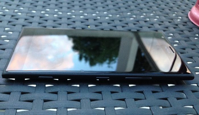 Nokia Lumia 1520 попал под объектив камеры