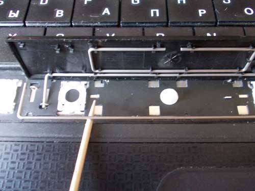 Процесс снятия клавиатуры с ноутбука своими руками