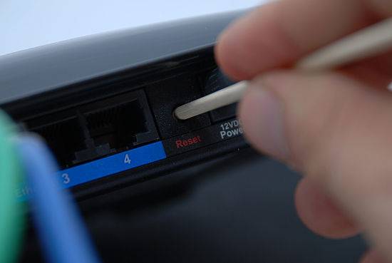 Способы перезагрузки роутера D Link DIR 615