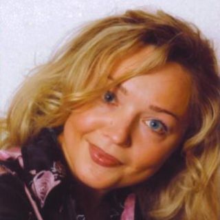 Кто озвучивал Алису Яндекс