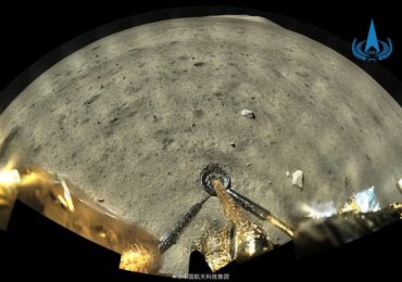 Китайский зонд «Чанъэ-5» взял образец лунного грунта